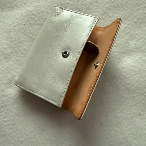 Coach tri-fold Leather Classic Wallet, Cream w/tan inside - Picture 3 of 4